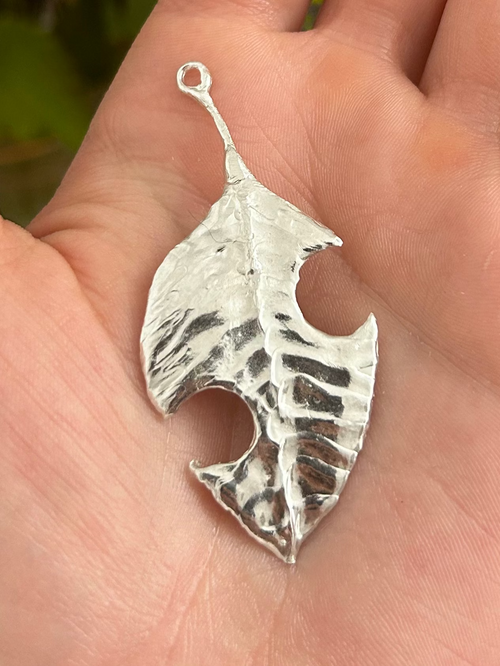 Leafcutter Charm 01